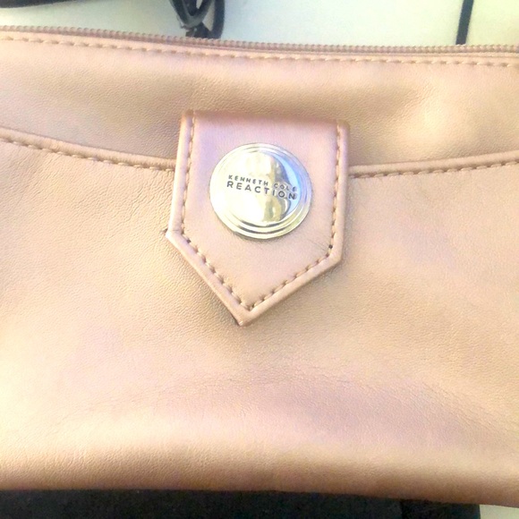 Kenneth Cole reaction hand purse - Picture 1 of 2